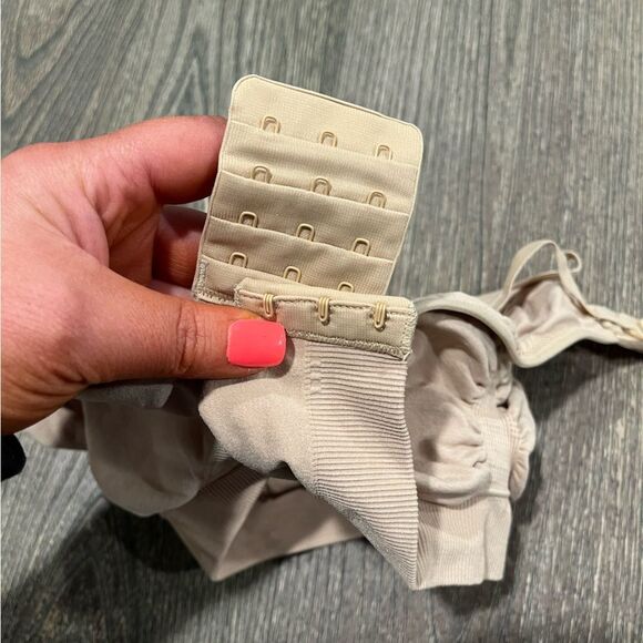 NWOT Skims Seamless Sculpt Bralette Scoop Neck Adjustable Strap Pullover Sand L - Picture 3 of 4